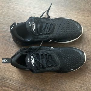 Black Nike Air max 270